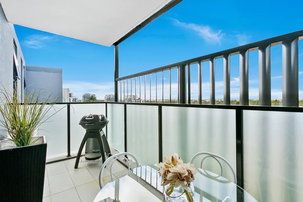 Immaculate One Bedroom Apartment with City Views!!!