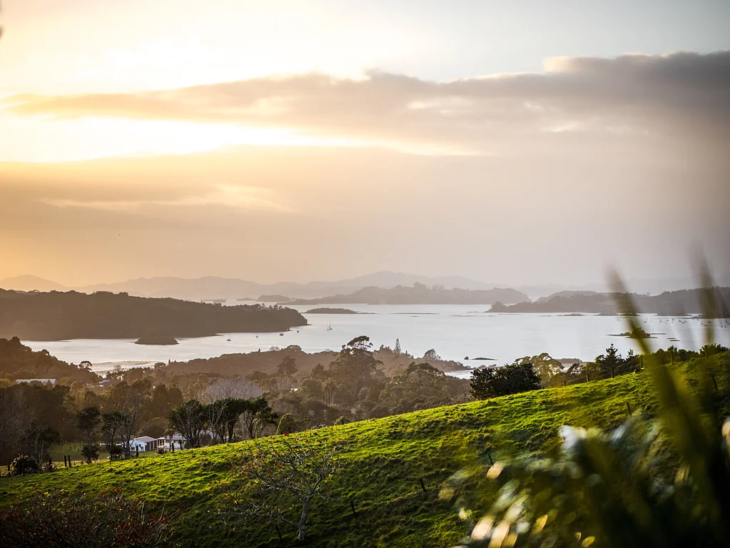 Kerikeri 6ਬੈੱਡਰੂਮ Coastal Lifestyle: Space, Views & Versatility