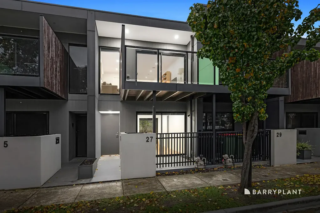 Mill Park 2침실 Modern Living with Convenience at Your Doorstep