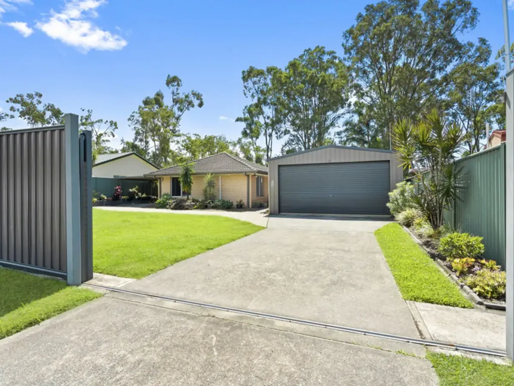 Family Home with Huge Shed on 800m² – Fully Fenced & Gated in Prime Helensvale Location