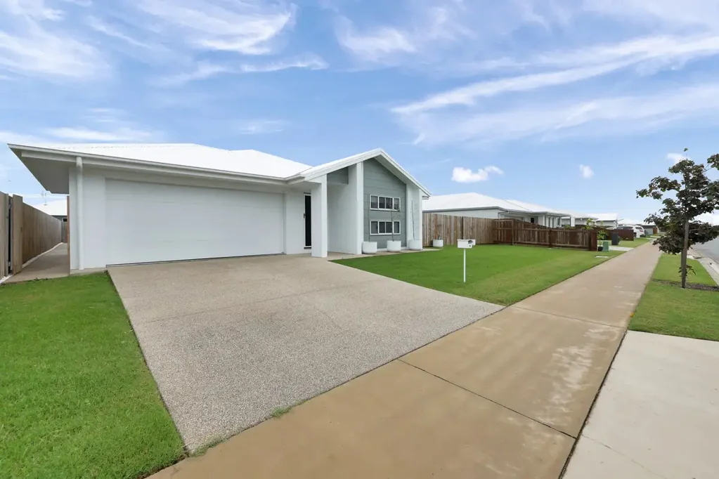 11 Jabiru Circuit, Rural View, QLD 4740