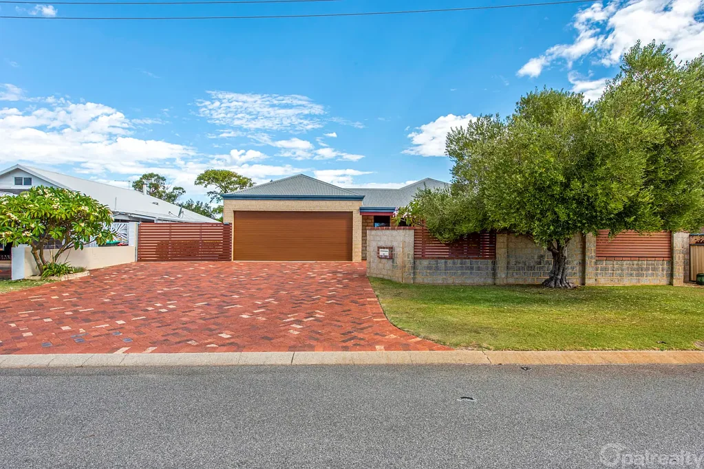 14 Woodlands Road, Golden Bay, WA 6174