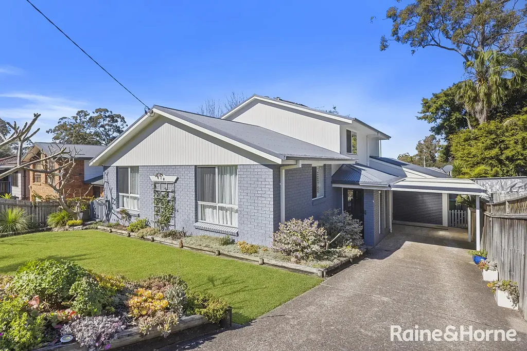 Berkeley Vale 5Zimmer Beautifully Presented, Fully Renovated Family Home
