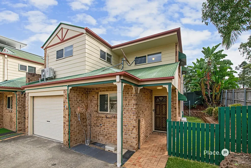 Sherwood 3 Bedroom Private Parkside Townhome in Boutique Complex of Five
