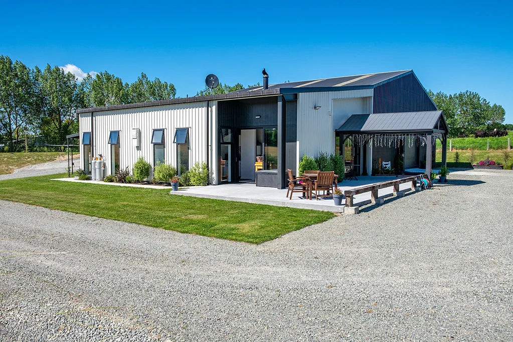 Fairlie  Spacious shed and modern living