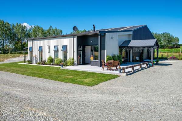 Fairlie  Spacious shed and modern living