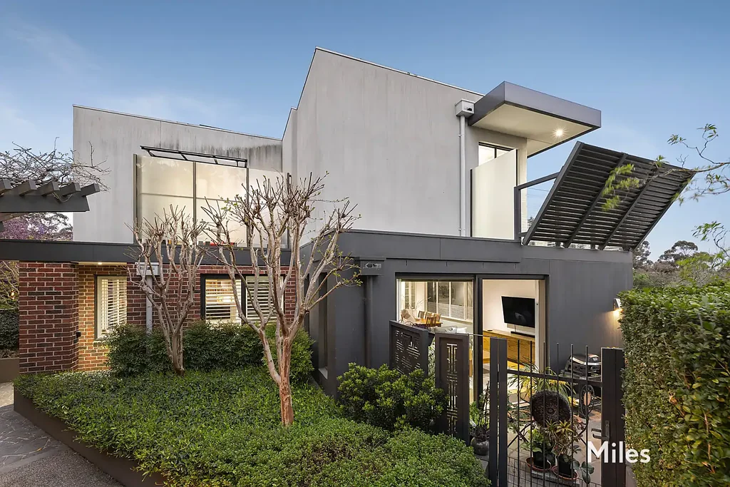 Eaglemont 3Kwarto Large & Luxurious With A Lift, Views & Seclusion
