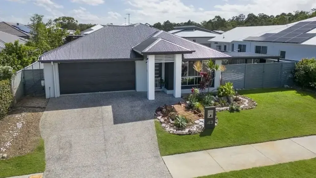 Banksia Beach 4Moenga Welcome to your new home in the prestigious Pacific Harbour Golf Course Estate.