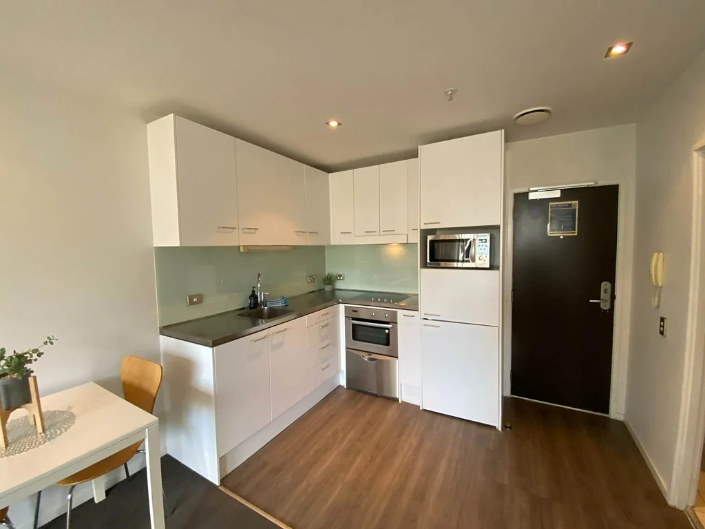 HARBOUR OAKS - Level 13 - Furnished One bedroo...