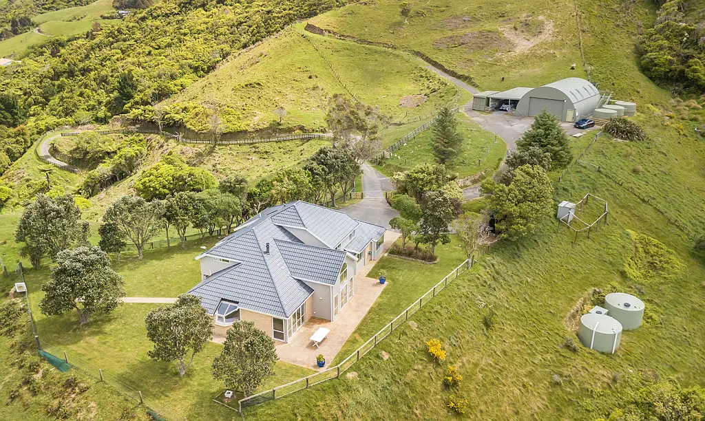 Tawa 5ਬੈੱਡਰੂਮ LIFESTYLE HOME AND HANGAR ON SEPARATE TITLES