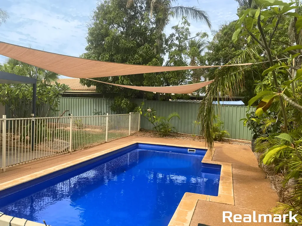 Family Home with Pool & Entertainment Areas