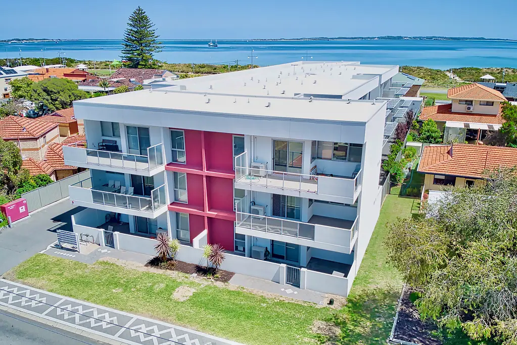 Rockingham 2ห้องนอน Relaxed, easy living by the sea.