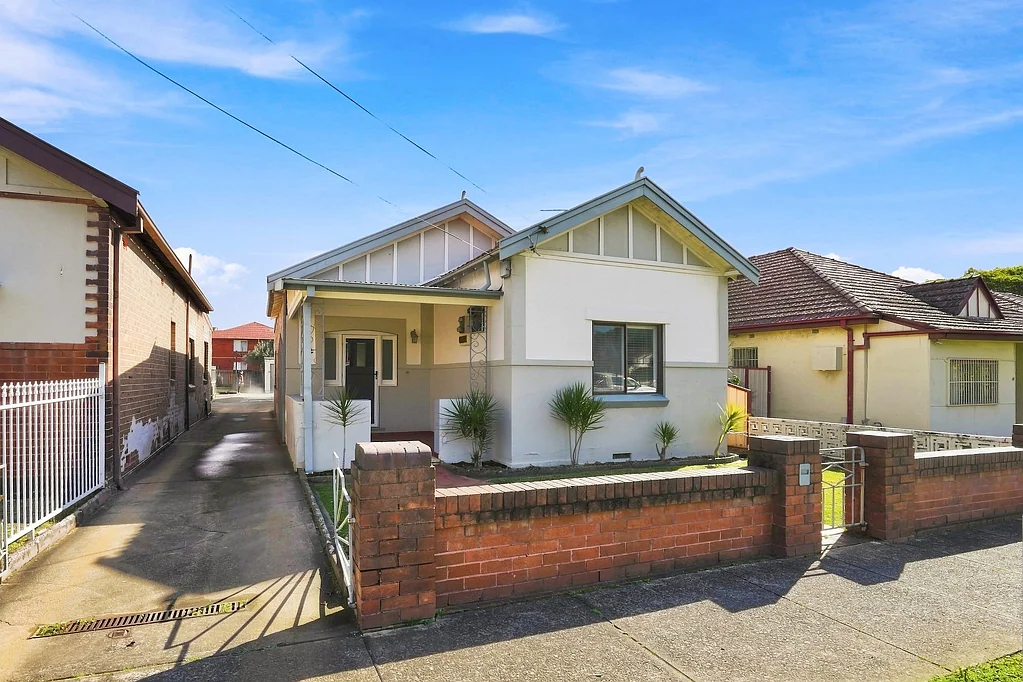 FULLY RENOVATED FIVE BEDROOM HOUSE!