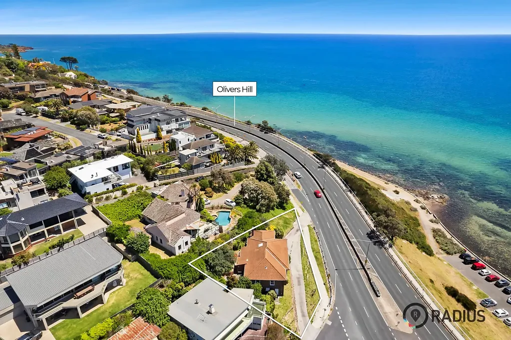 Frankston South 3ห้องนอน **Must Sell**                        Redevelop or Renovate and Realise the Potential