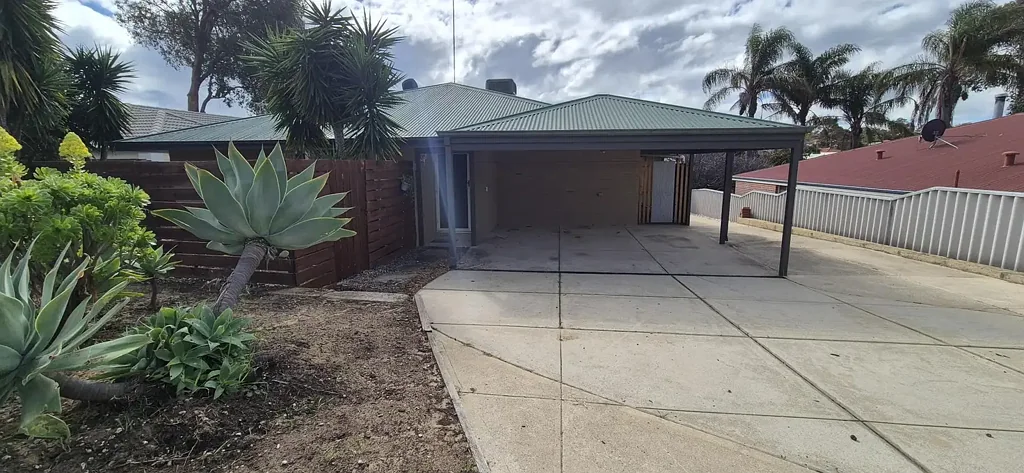 Don't miss your chance to rent a fantastic family home in Dawesville with no much offer !