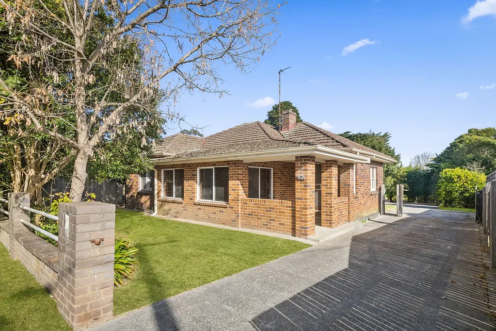 Moss Vale 3房  Original Double Brick Beauty Ready for Renewal