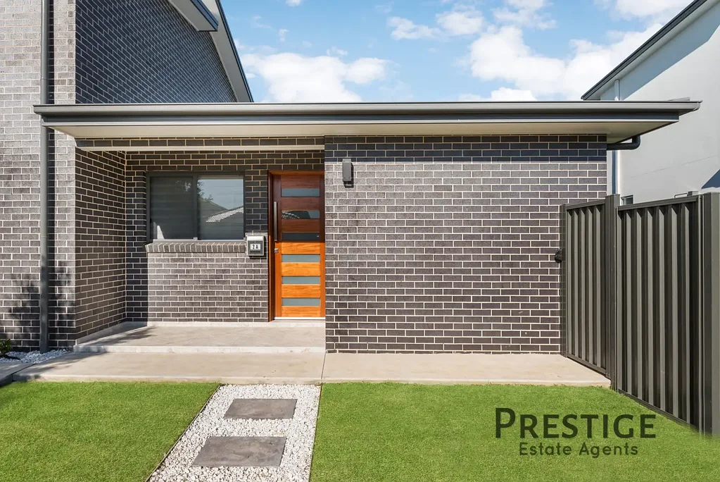 Street Frontage 2 Bedroom Granny Flat!