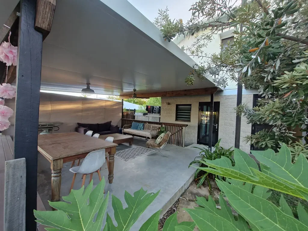 AVAILABLE JANUARY 2027 Executive West End retreat with pool - State High catchment