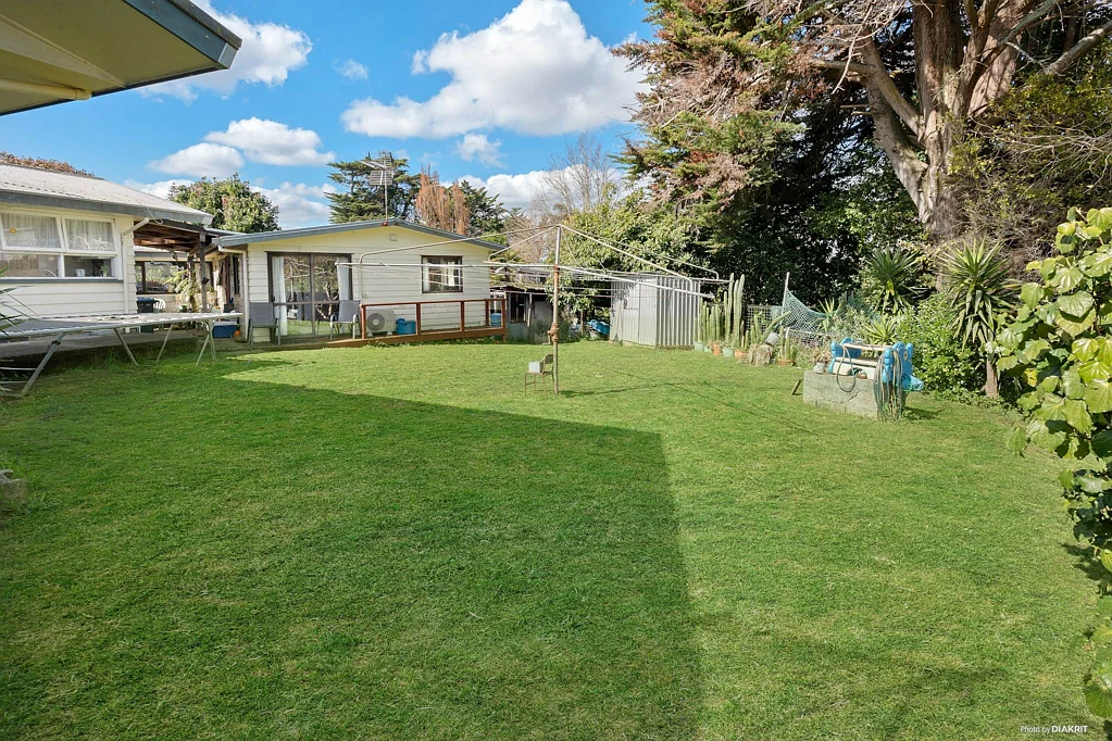 Otahuhu 5房 经典主屋+小住宅 坐享1,163㎡全幅地 带租客 按原样出售 配套一流 名校网加持 把握自住+投资良机！ Home & Income