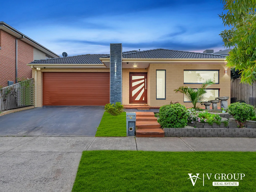 Wollert 4Moenga 4 Bedrooms plus Theatre, 3 Bathrooms, 2 Kitchen !!!