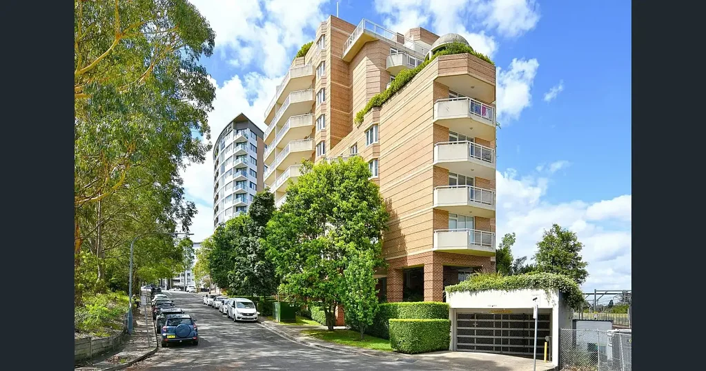Hornsby 2 Bedroom Spacious Full Brick Apartment in Prime Hornsby Location!