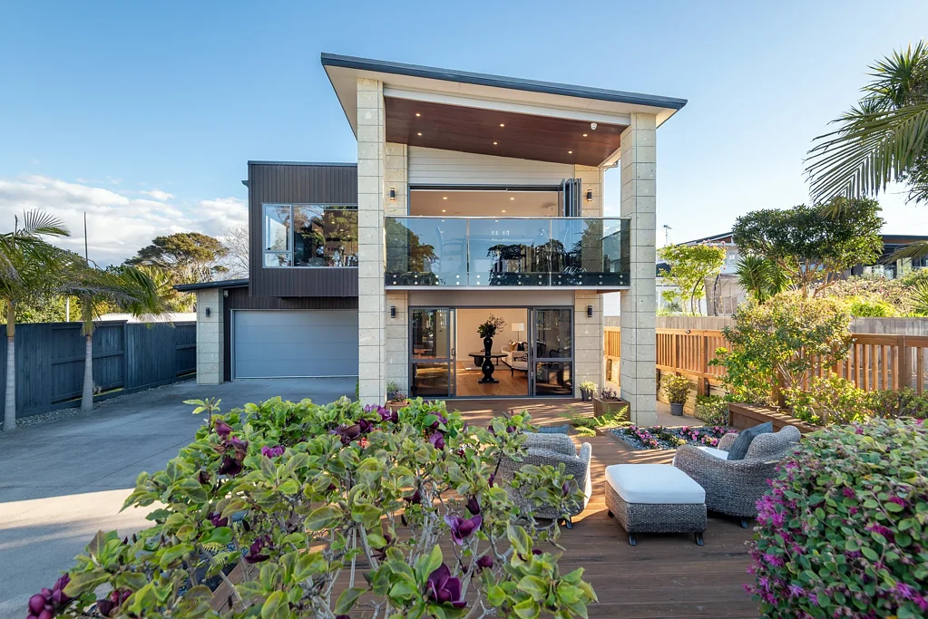 Mellons Bay 7房 非凡滨海生活，就在Marine Parade，尽享Hauraki Gulf全景！ Rare Waterfront Lifestyle – Grand Residence