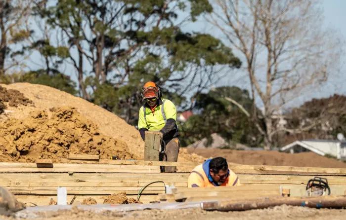 买家持币观望！Fletcher Building住宅部门出售遇冷 建筑巨头重组之路坎坷