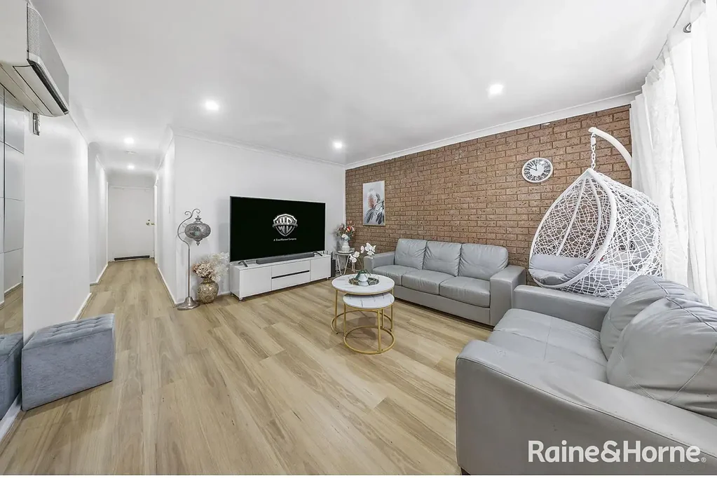 Minto 3ਬੈੱਡਰੂਮ THREE BEDROOM HOME IN HEART OF MINTO!