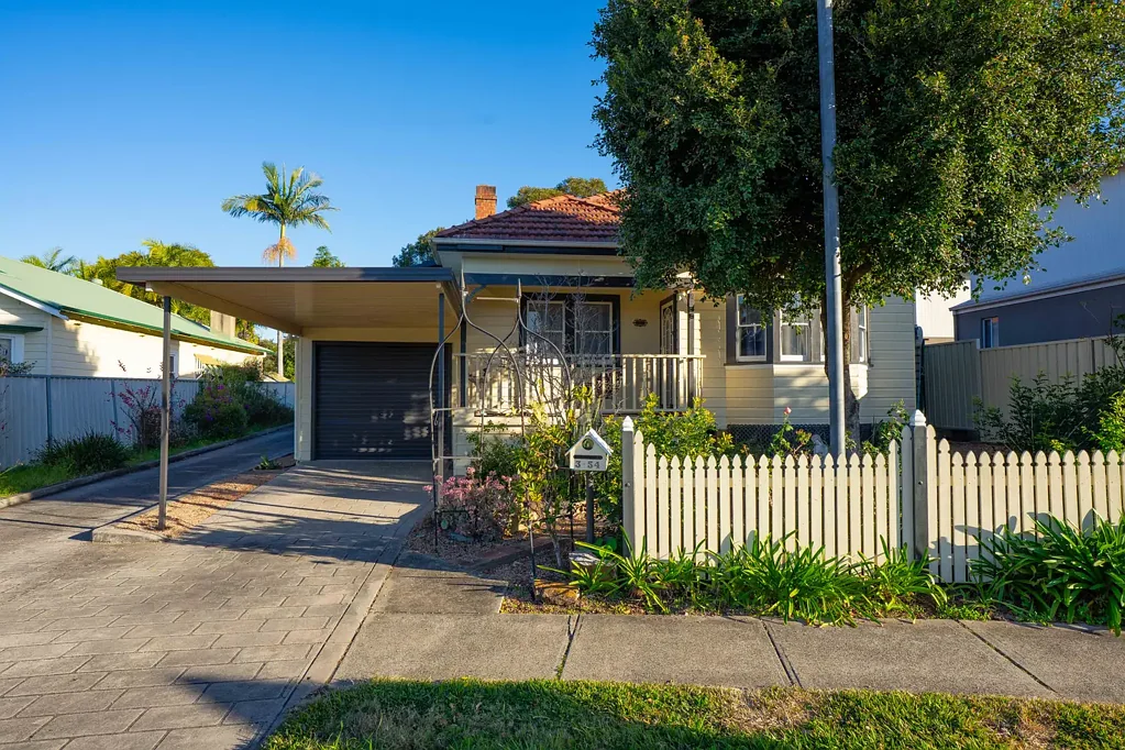 Wallsend 5房  Five-Bedroom Family Home with Low-Maintenance Appeal