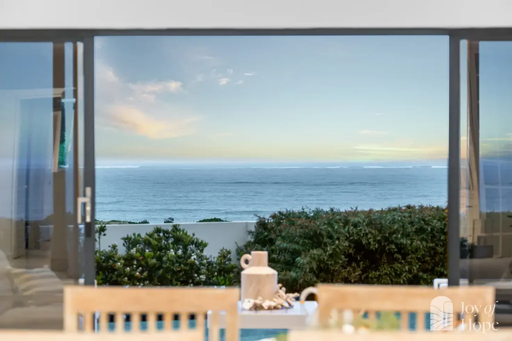 Quinns Rocks 4Zimmer INFINITE BLUE. A VIEW BEYOND VALUE