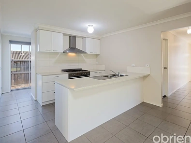 अन्य - 8 Tara Grove, Drouin, VIC 3818