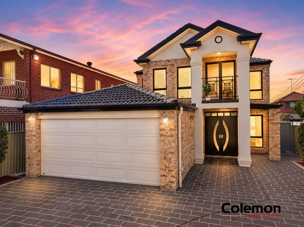 Campsie 5ਬੈੱਡਰੂਮ Two Storey Family Masterpiece with Recently Updated Interiors