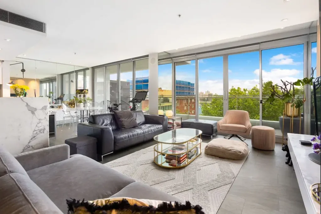 Dual-Level 2-Bedroom Apartment In Famed Ikon | Unfurnished