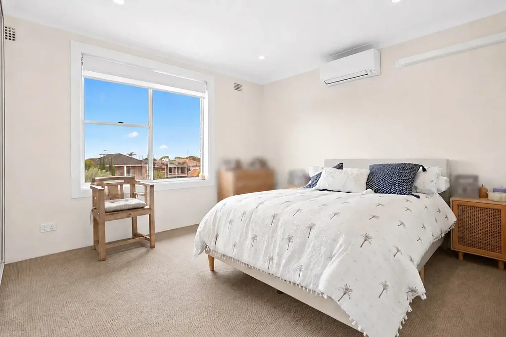 Peaceful Top Floor Sanctuary with District Views