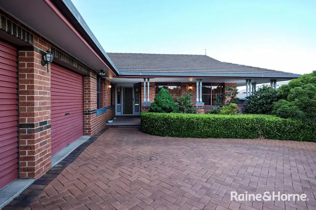 FULLY FURNISHED FAMILY HOME IN SOUTH MUDGEE