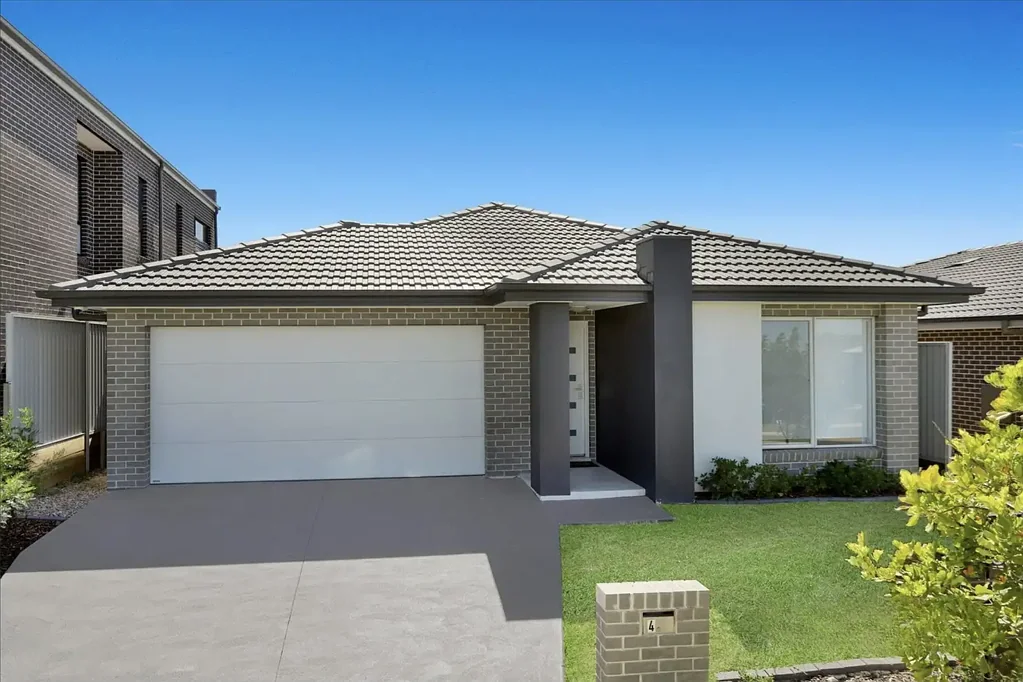 CONVENIENTLY LOCATED 4 BEDROOM HOME!