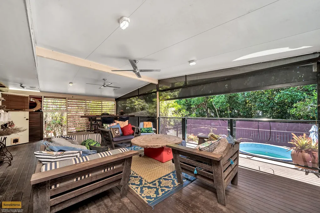 Cowley Beach 3ห้องนอน Absolute Beachfront Living Surrounded by Pristine Rainforest !!!