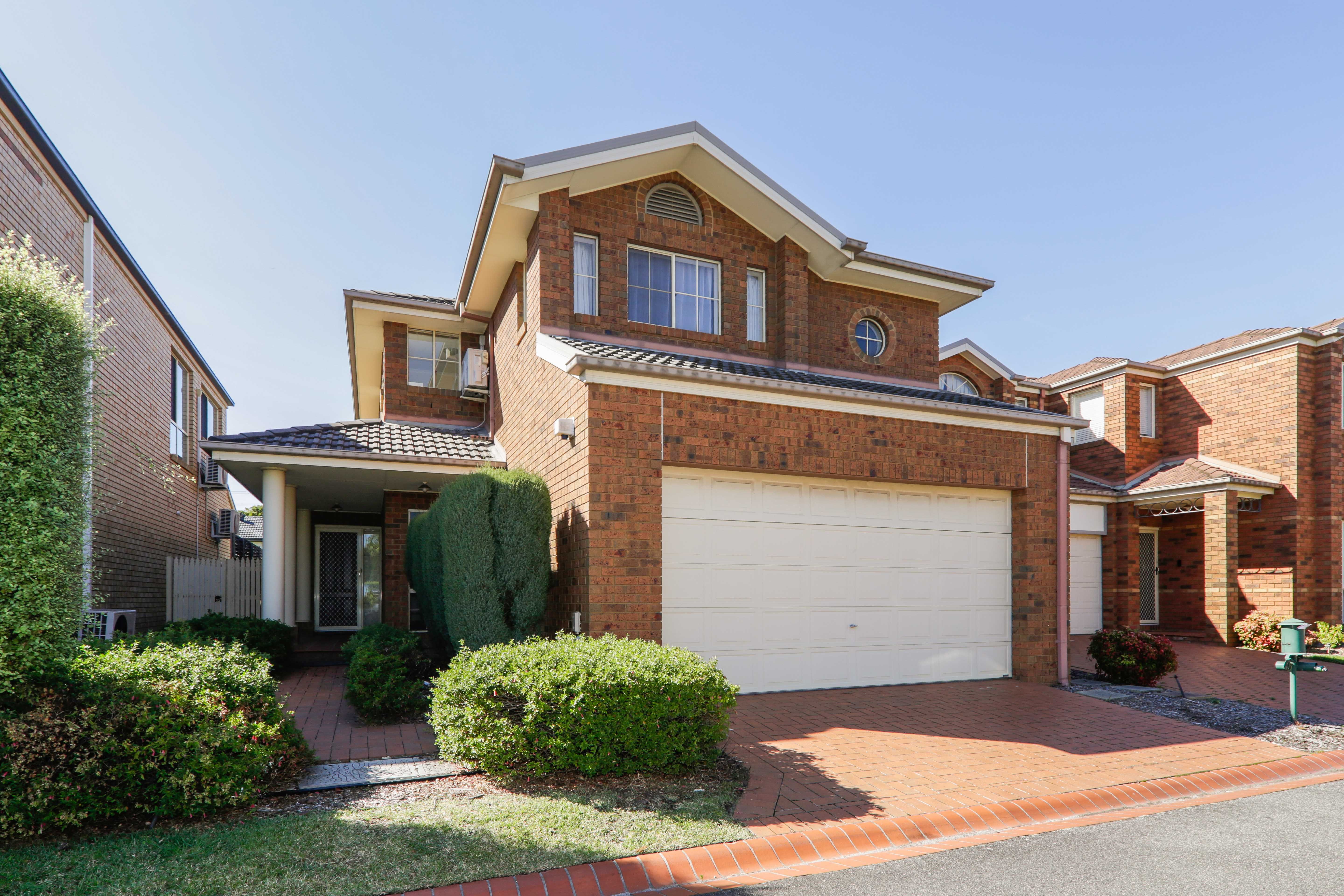 45 LARKSPUR CCT, GLEN WAVERLEY VIC 3150, 0 habitaciones, 0 baños, Townhouse