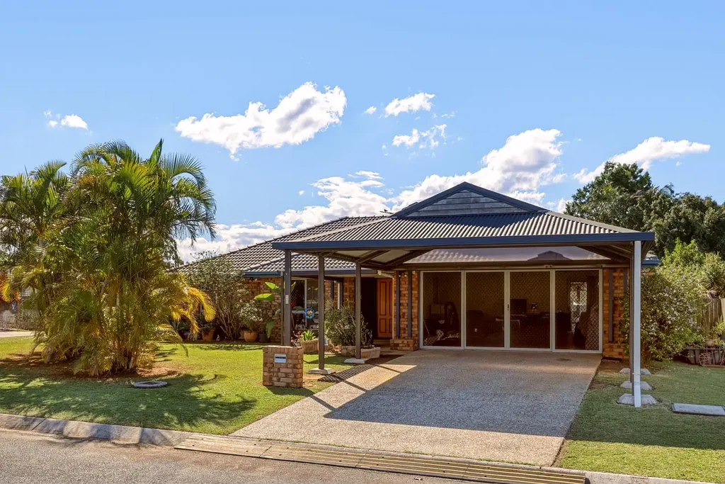 Dakabin 3 Slaapkamer LARGE FAMILY HOME ON 756M2 IN QUIET ALMA HEIGHTS LOCATION!!