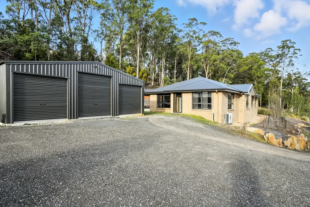 Riverside 4 Bedroom Spacious, Modern & Elevated Living