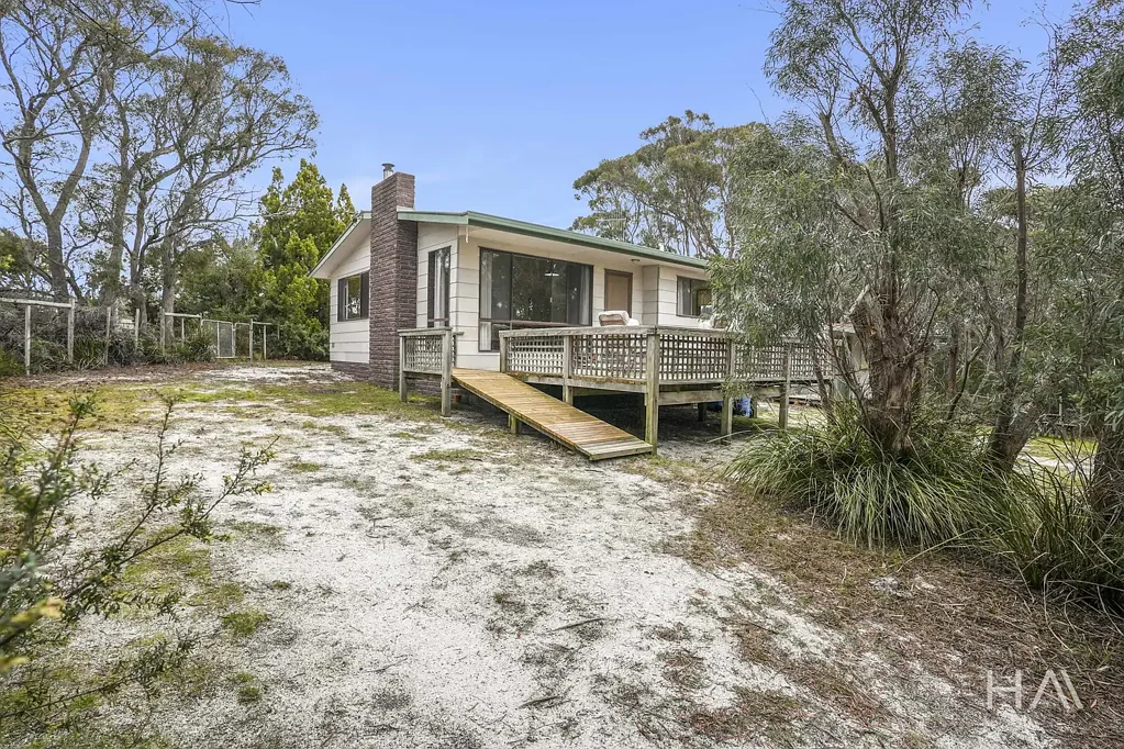 Binalong Bay 3Kwarto Original Coastal Shack – A Rare Opportunity at The Gardens