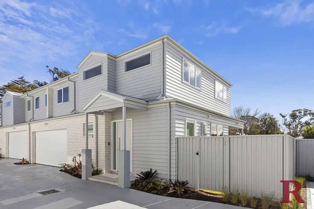 Kirrawee 4ਬੈੱਡਰੂਮ Brand-new luxury townhouse