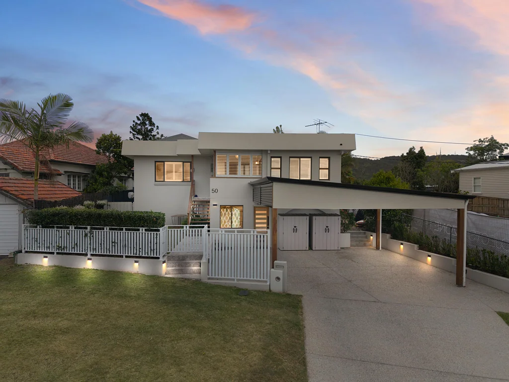 Ashgrove 4房 Avenues 高地生活，尽享城市景观 Elevated Avenues Living with City Glimpses