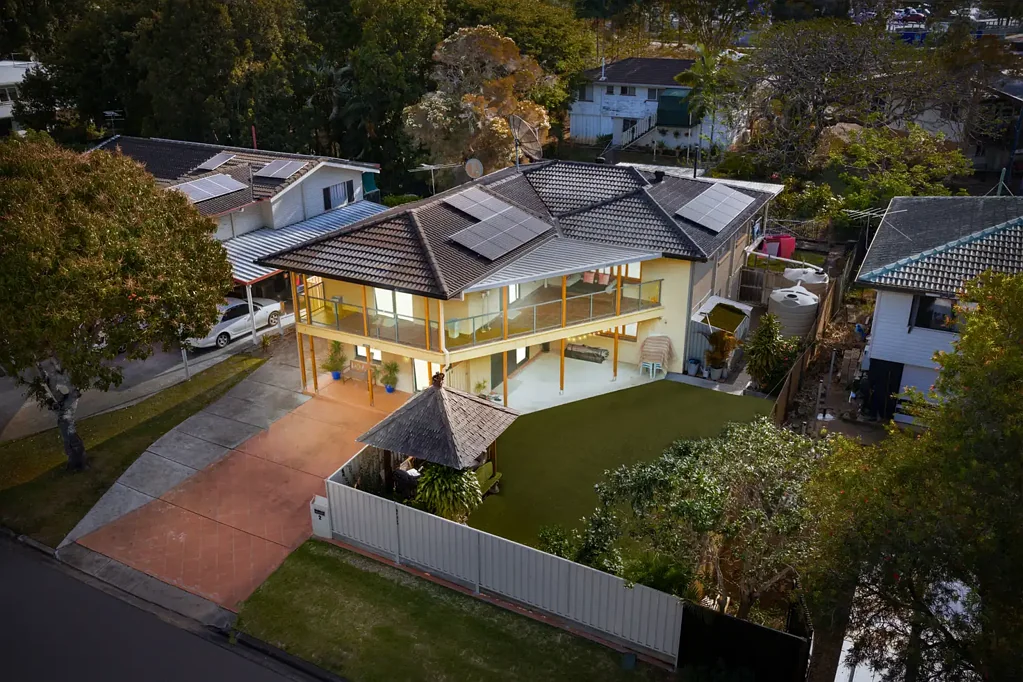 Albany Creek 3chambre Elevated Entertainer with Versatile Ground Floor - 2 Thames Street, Albany Creek