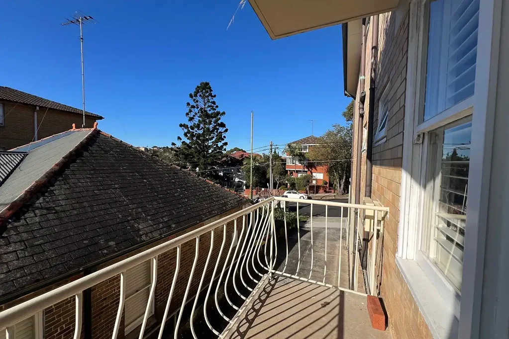Handy Located 1 Bedroom Unit with balcony**1st Open Inspection Tuesday from 5-5.15pm (No prior access)**