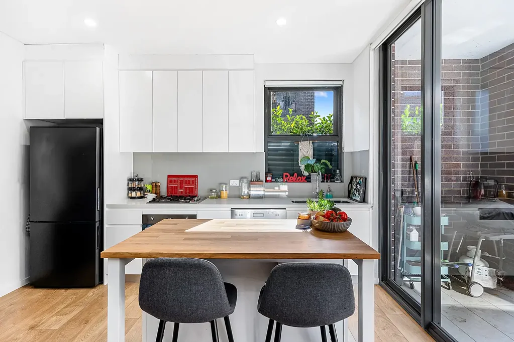 Modern Ground Floor Courtyard Apartment