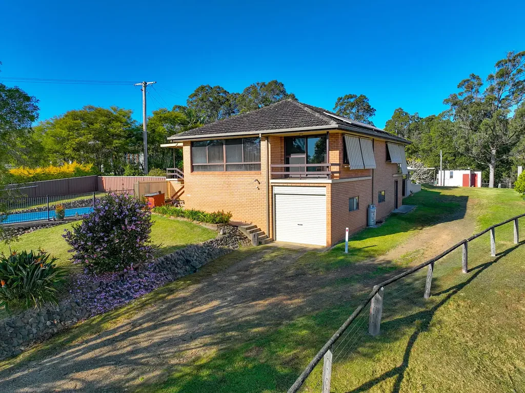 Tinonee 3 Bedroom Room to Breathe: 10 Acres of Country Living with Incredible Views