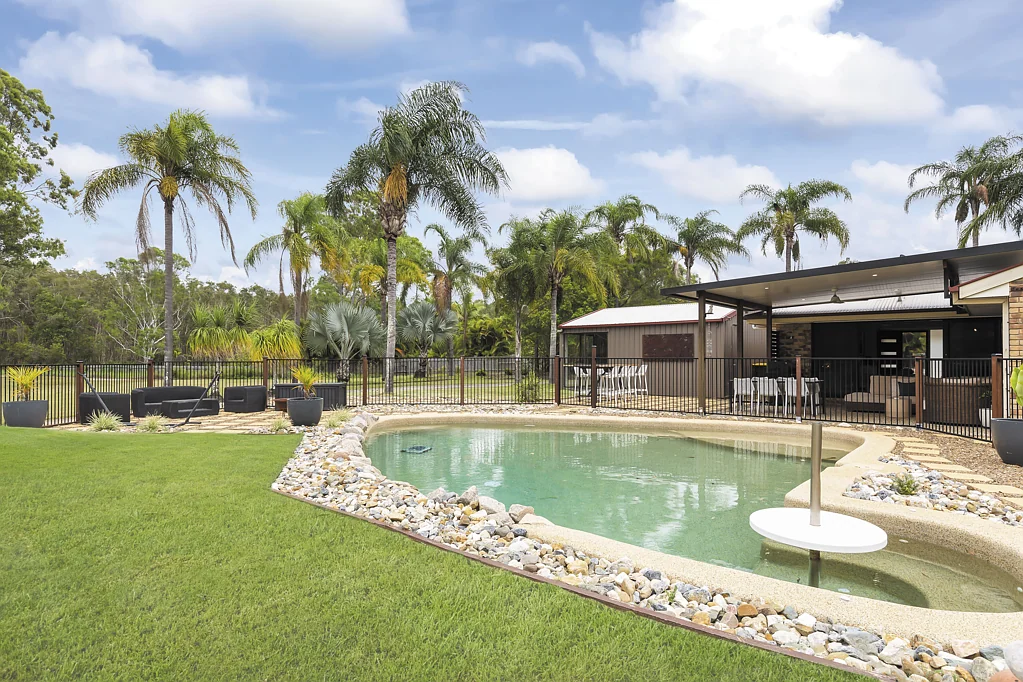 Ningi 4chambre 2 ACRES, DAMS, SHEDS AND PRIVACY