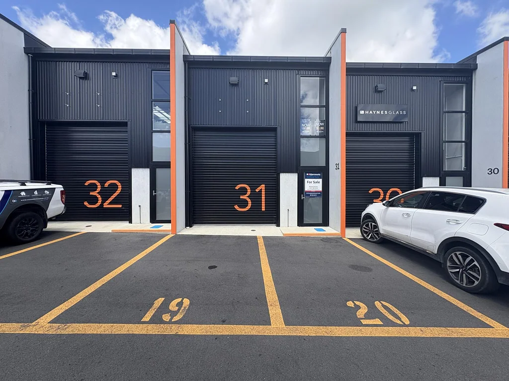Hobsonville 91m2 Multi-use unit with two carparks: