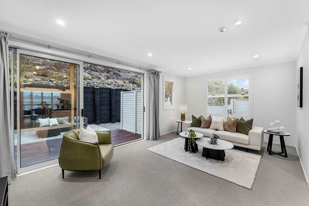Stonefields 4房  Elevated Corner Living with Rare Privacy